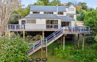34 Castleton Drive, Mellons Bay
