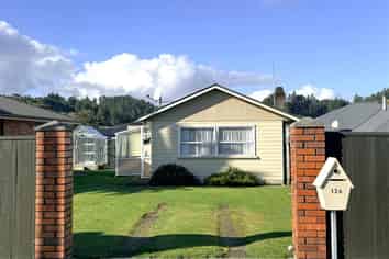  12 Keith Road, Paroa