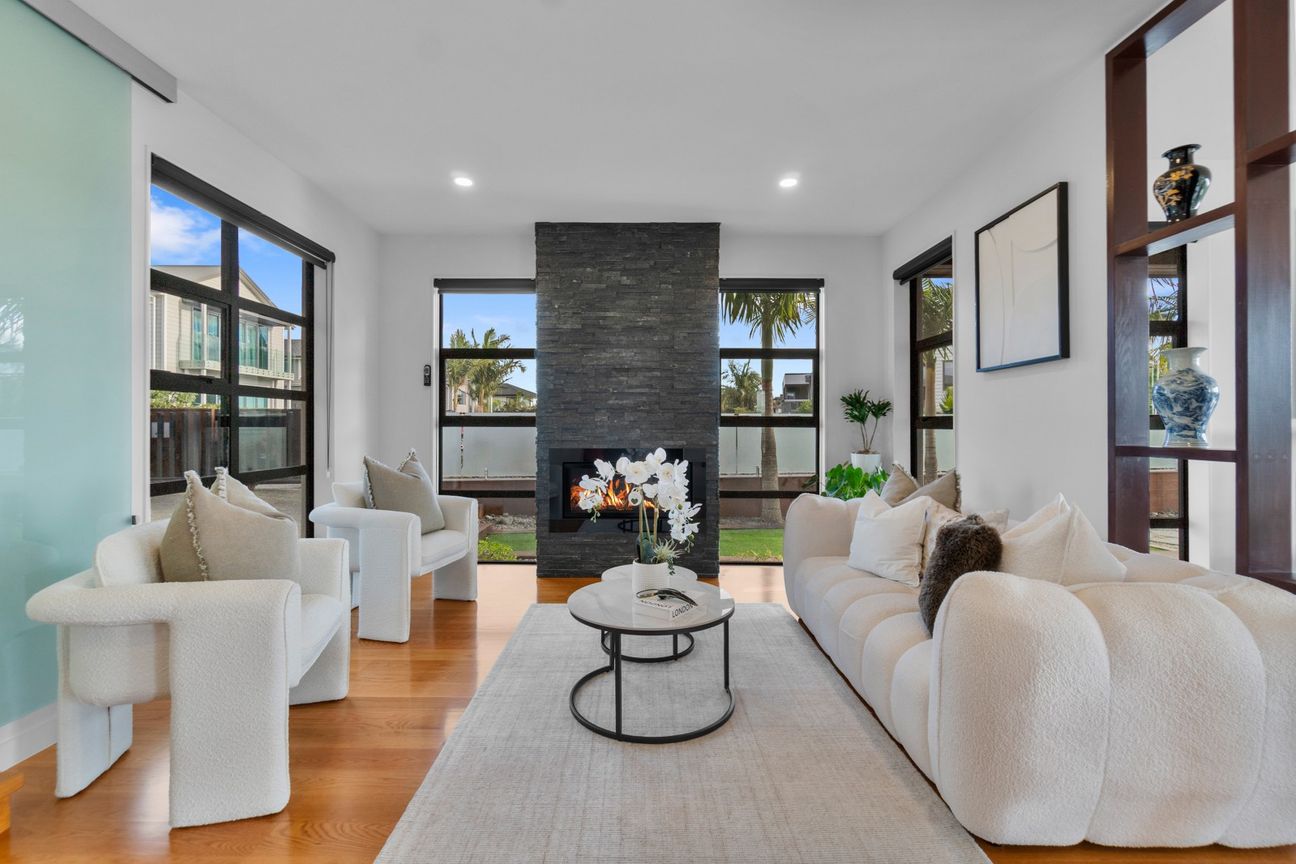 Builder's masterpiece with uninterrupted views - Mai multe