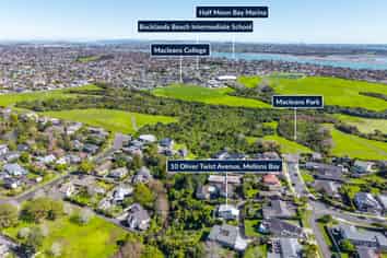 10 Oliver Twist Avenue, Mellons Bay