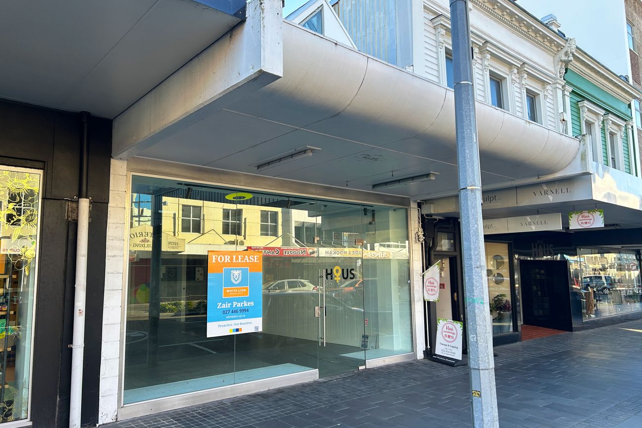 Stylish Retail with Architectural Flair – pohled 2