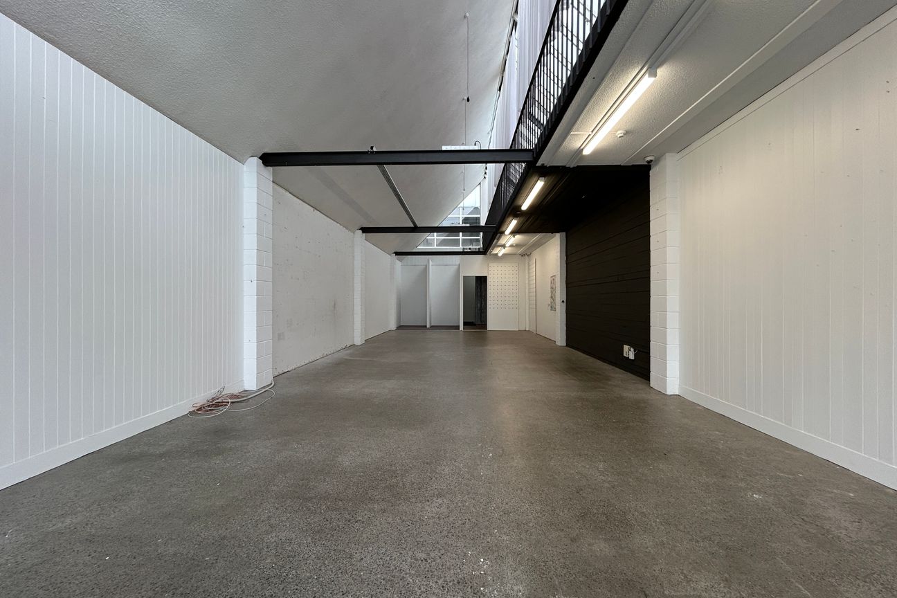 Stylish Retail with Architectural Flair – pohled 6