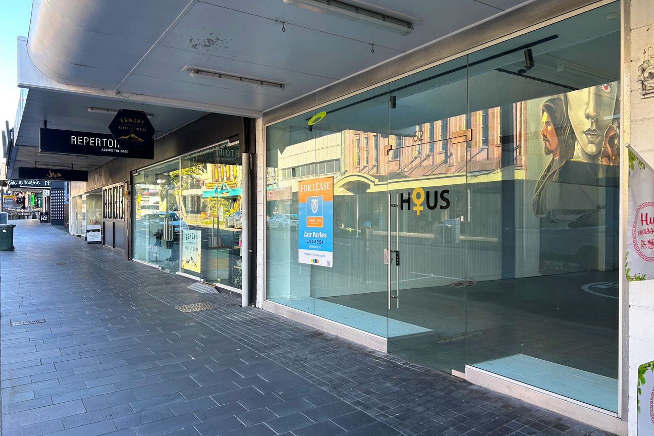 Stylish Retail with Architectural Flair – pohled 4