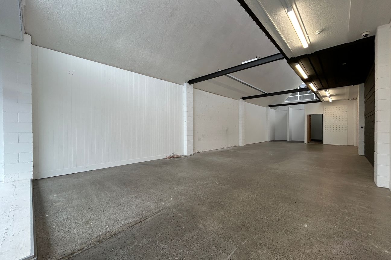 Stylish Retail with Architectural Flair – pohled 5