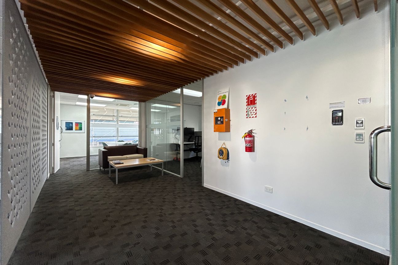 Top Floor with Modern Fit Out - Ansicht 3