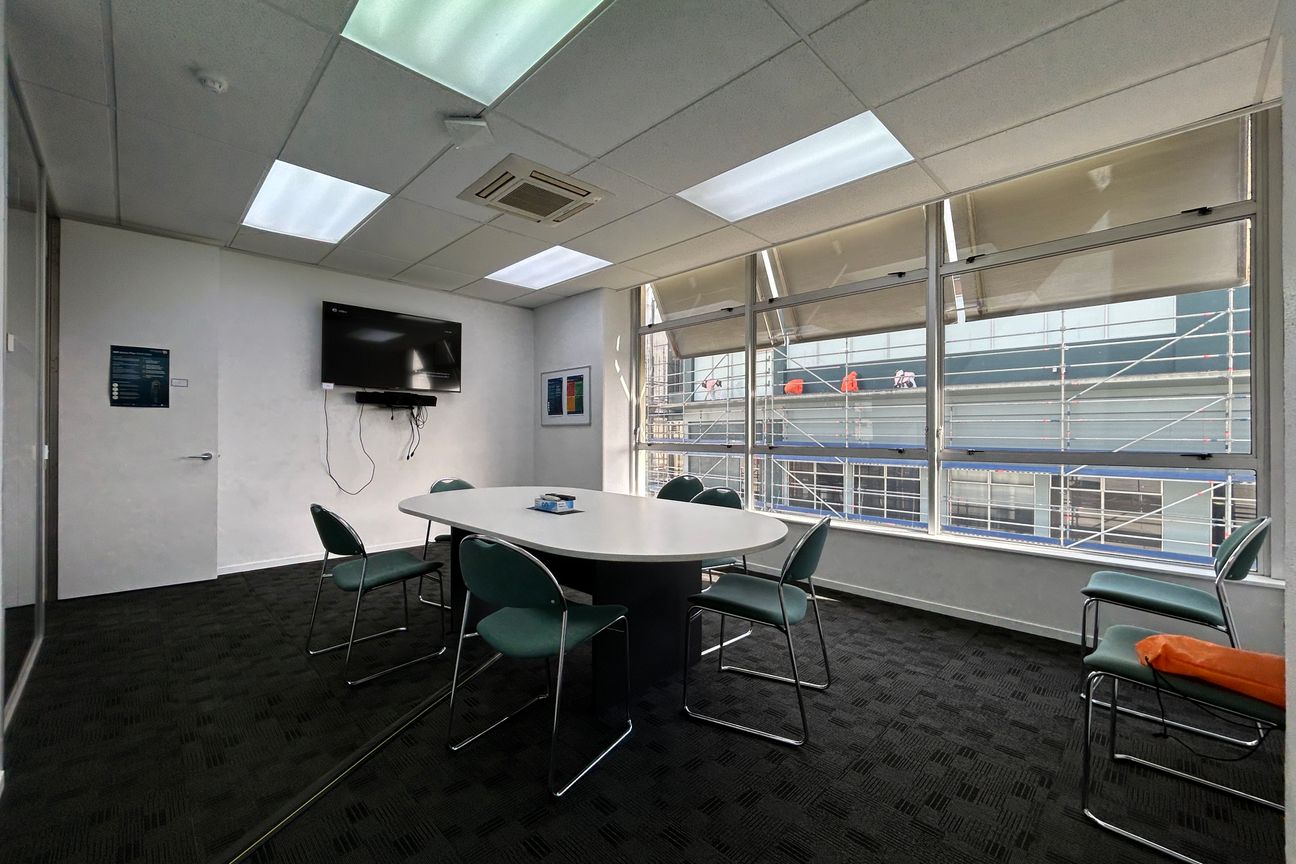 Top Floor with Modern Fit Out - Ansicht 6