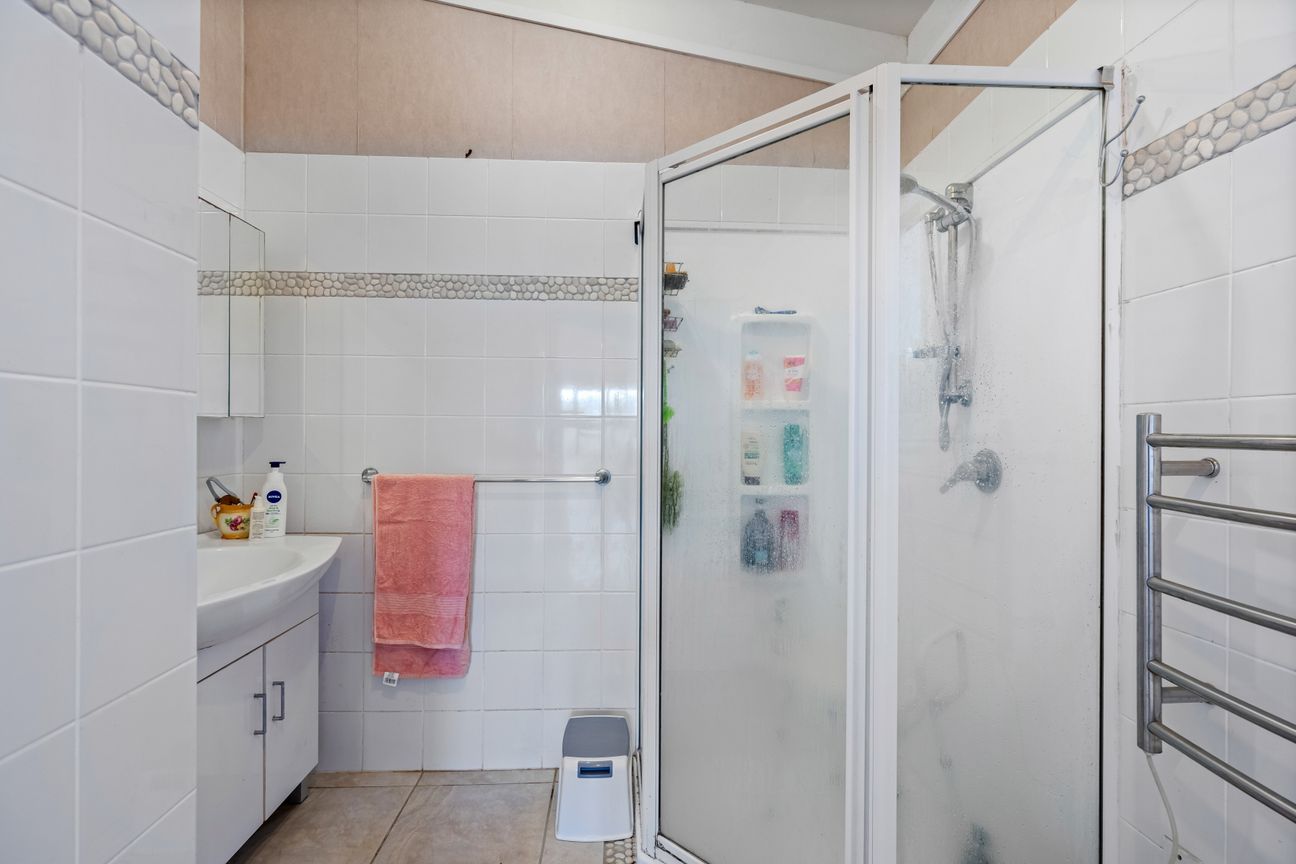 More Than Meets the Eye - Just $399,000! - Bild 6