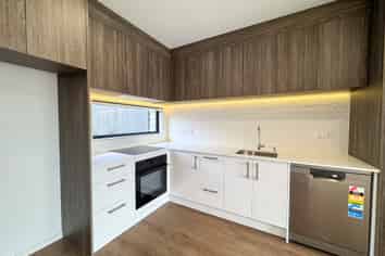 15b Molley Green Place, Mount Roskill