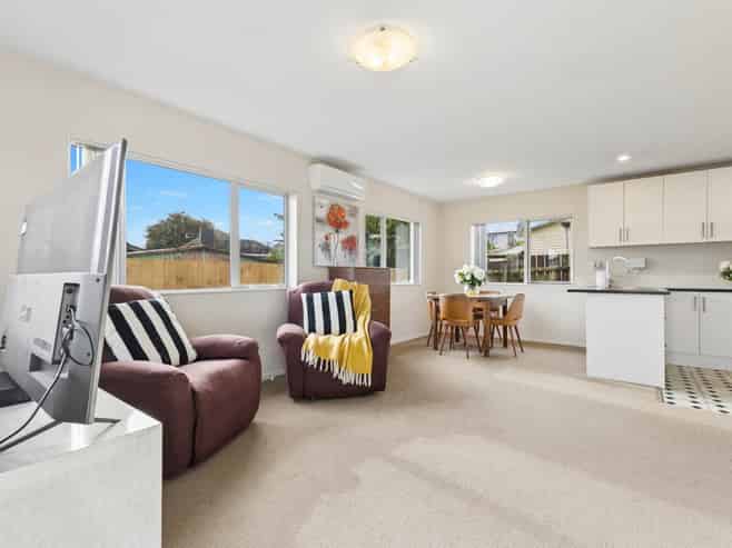 23 Desmond Place, Otara