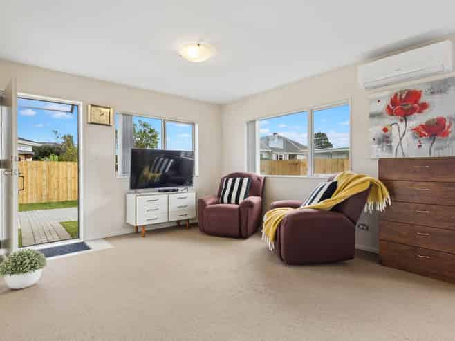 23 Desmond Place, Otara