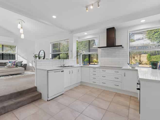 14 Meadowland Drive, Somerville