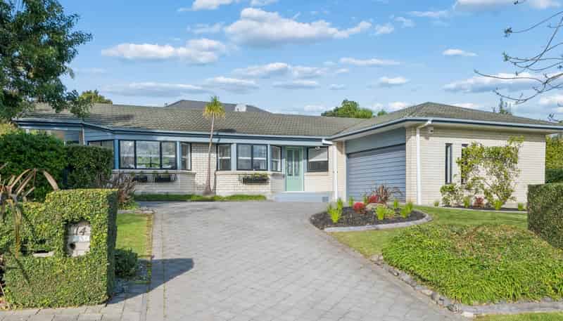 14 Meadowland Drive, Somerville