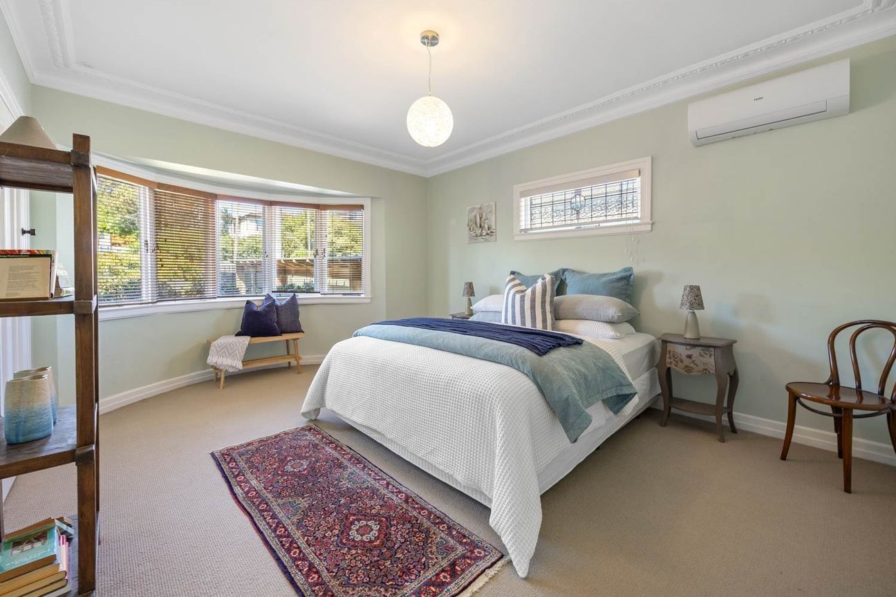 Herne Bay Haven  Three-Level Furnished Home w... - Więcej