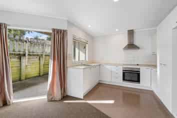 6/372 Whangaparaoa Road, Stanmore Bay