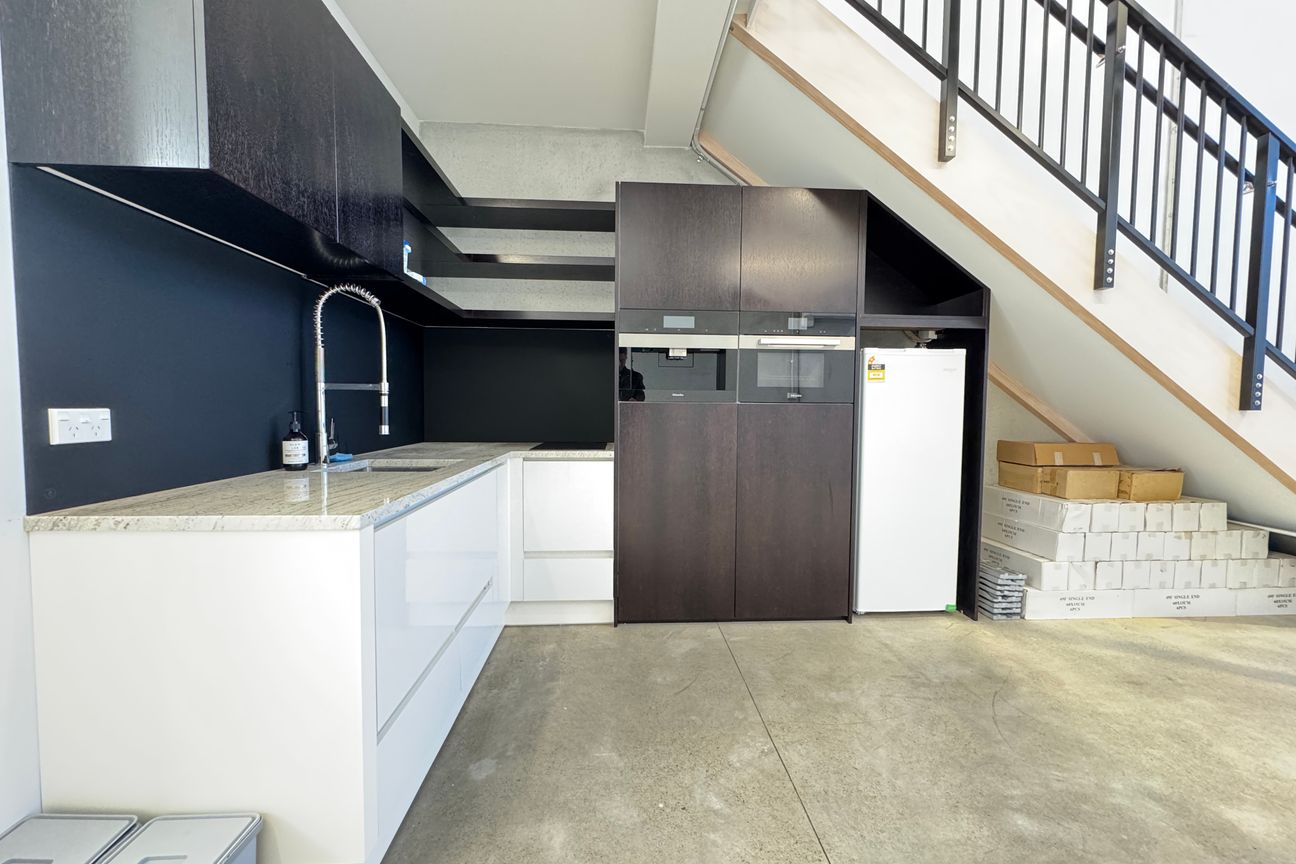 Modern Industrial Workshop In Central MtWellington - Widok 6