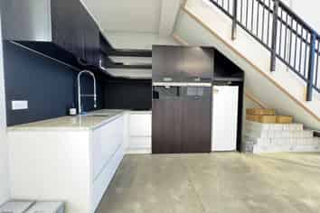 Modern Industrial Workshop In Central Mt Wellington