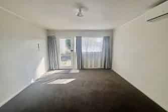 8/318 Te Atatu Road, Te Atatu South
