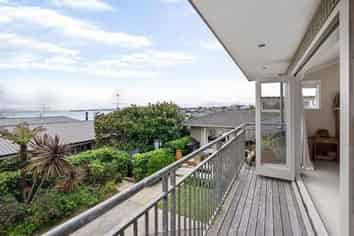 5 Colmar Road, Mellons Bay