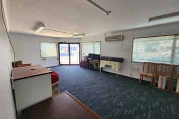 Workshop / Office / Showroom