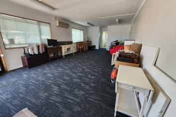 Workshop / Office / Showroom