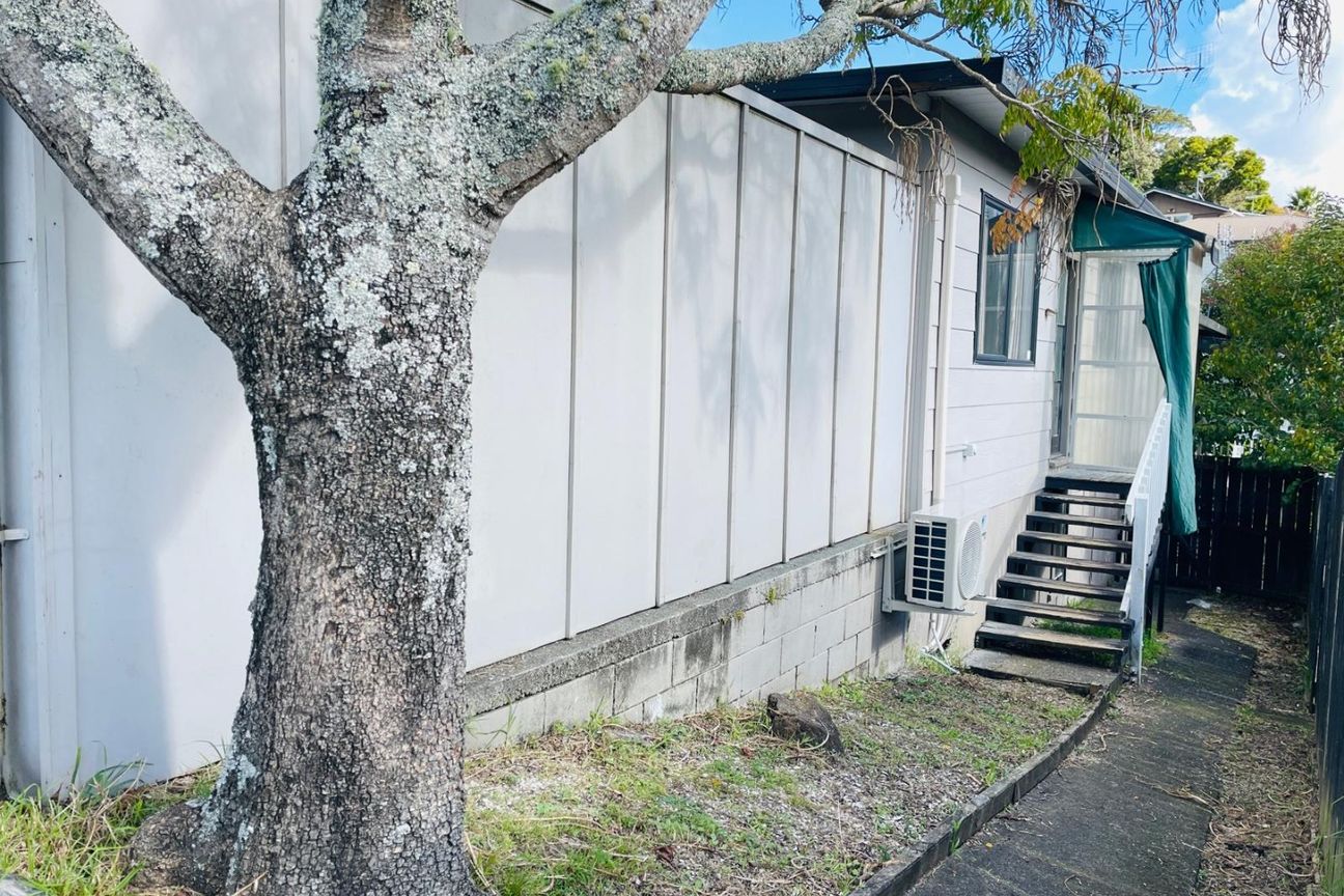 2 Bedroom House with 1 Bathroom and 1 Car parking – pohled 2