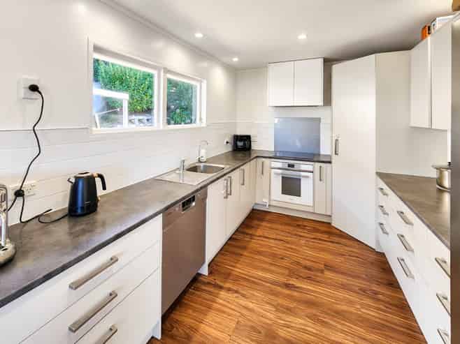 21 Gainsborough Grove, Belmont