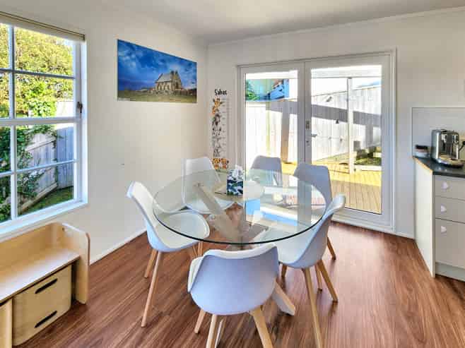21 Gainsborough Grove, Belmont
