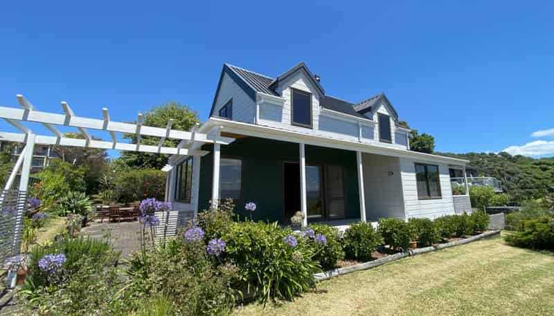 48 Pacific Parade, Army Bay
