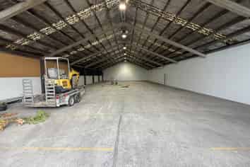 471sqm warehouse with yard