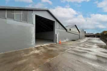 471sqm warehouse with yard