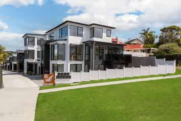 2/8 Park Rise, Campbells Bay