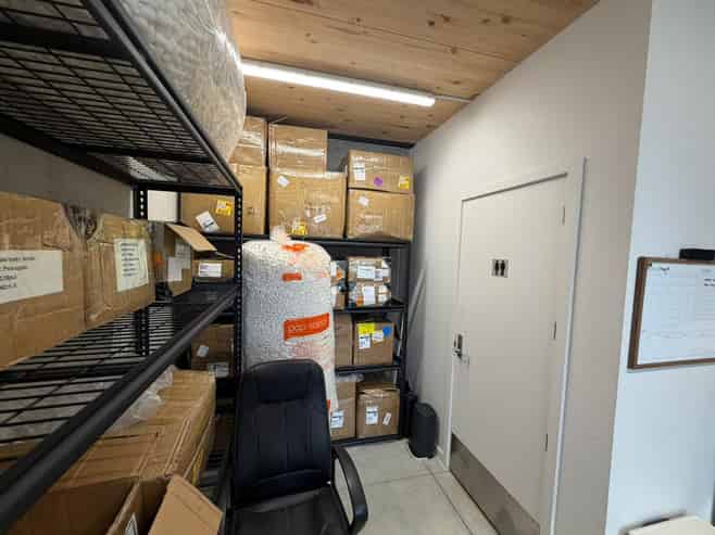 Compact warehouse. Smart location.