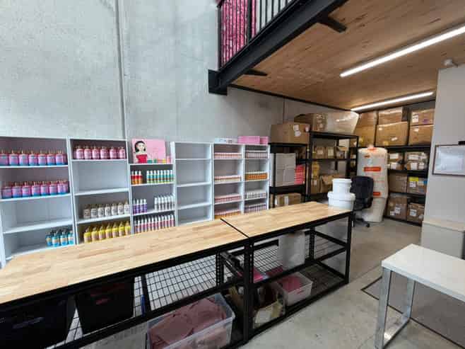 Compact warehouse. Smart location.