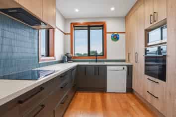 127 Tomahawk Road, Andersons Bay
