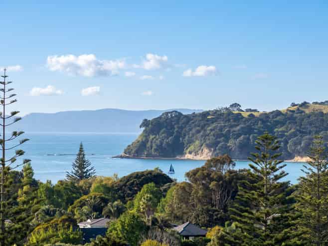 772 Whangaparaoa Road, Manly