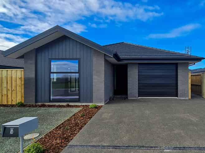 16 Hope Drive, Lincoln