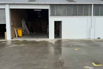 Affordable 140sqm of Warehousing