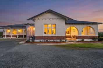 61 West Plains Road, WAIKIWI