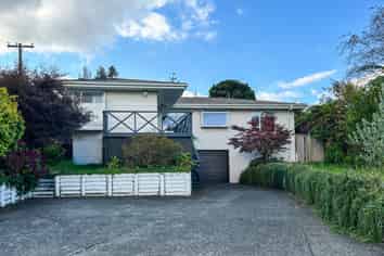 305 Clayton Road, Pukehangi