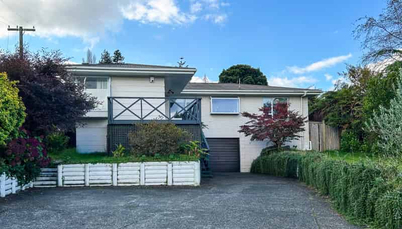 305 Clayton Road, Pukehangi