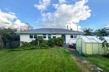 305 Clayton Road, Pukehangi