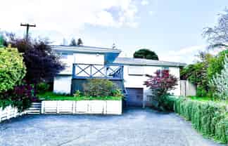 305 Clayton Road, Pukehangi