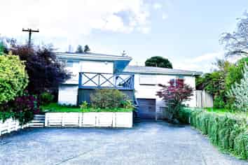 305 Clayton Road, Pukehangi