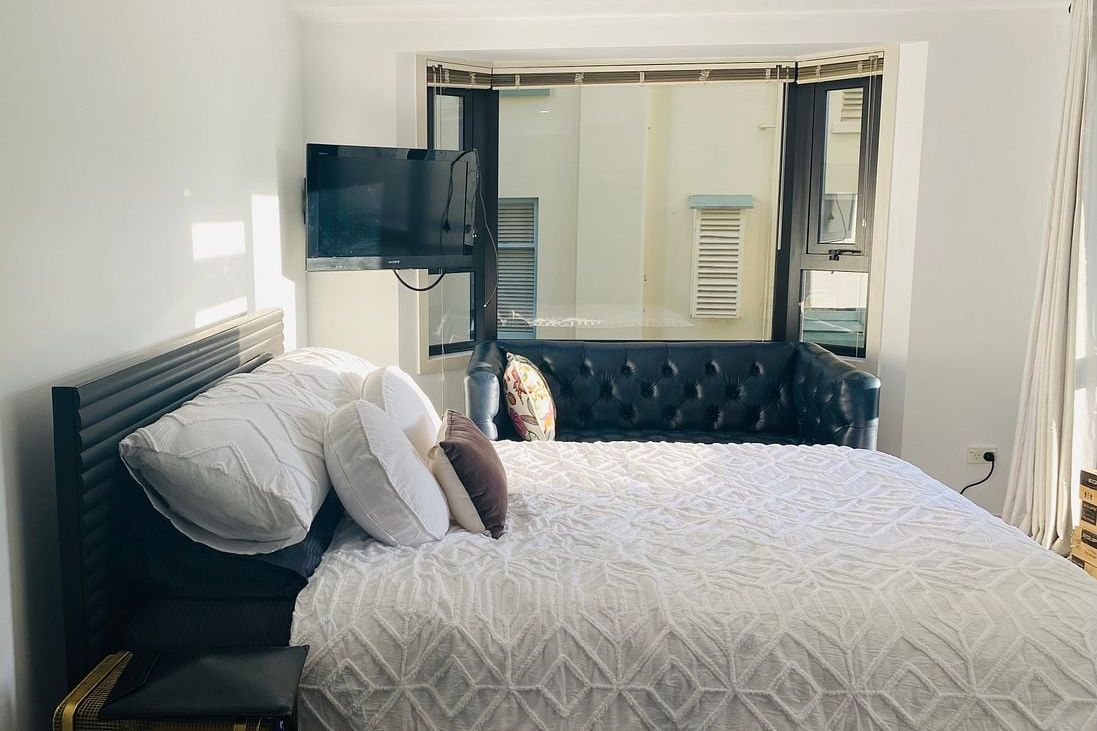 Chic Central Apt with Artful Touch incl Internet - Vista 5