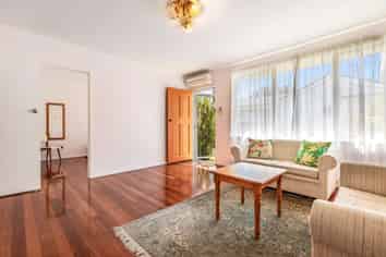 2/11 Preston Avenue, Mount Albert