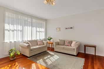 2/11 Preston Avenue, Mount Albert