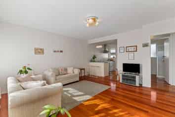 2/11 Preston Avenue, Mount Albert