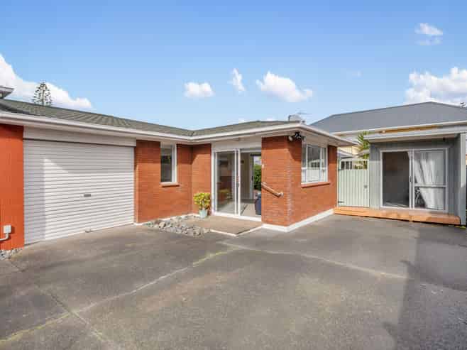 3/207 Mount Albert Road, Sandringham