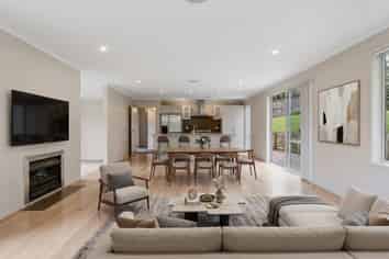 8 Hawaiian Parade, Arkles Bay