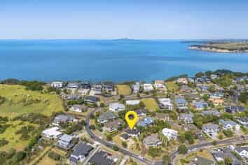 8 Hawaiian Parade, Arkles Bay